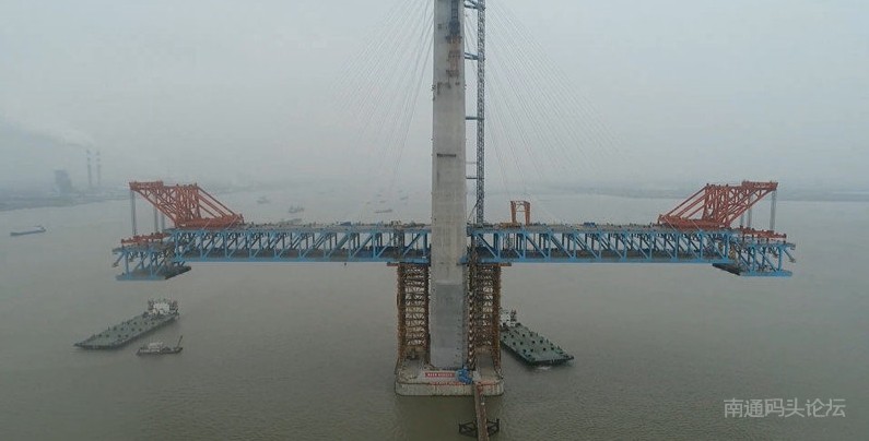 沪通大桥主航道桥完成新一轮钢梁吊装