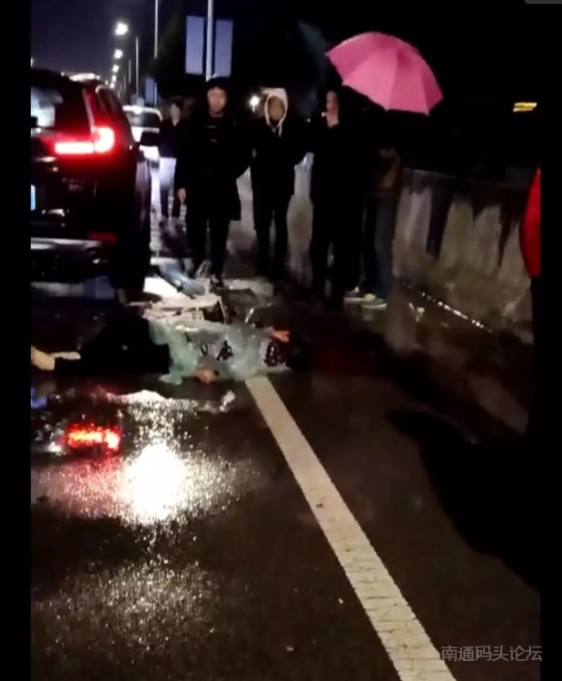 启东和合镇发生一起车祸 一女子被撞身亡