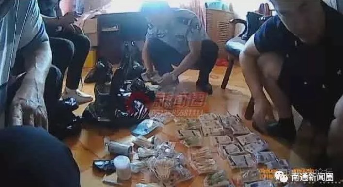 海安检方起诉：四千元买来假币模板，嫌犯家中搜出三千多张假币