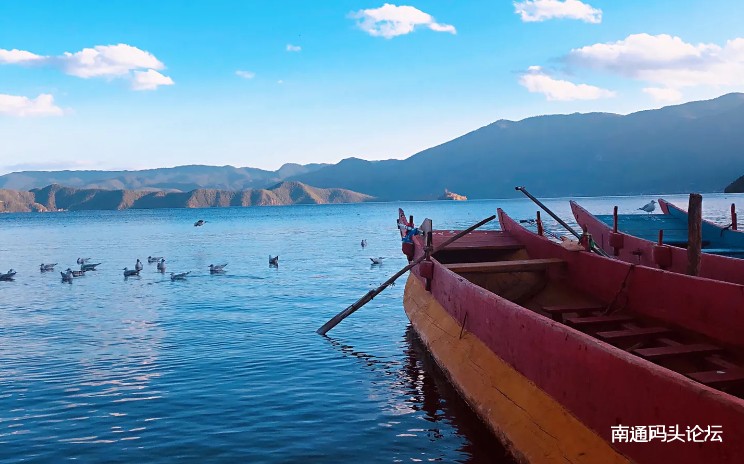 这辈子一定要去一次泸沽湖，很幸运因为专业原因能去泸沽湖写生，太美了！