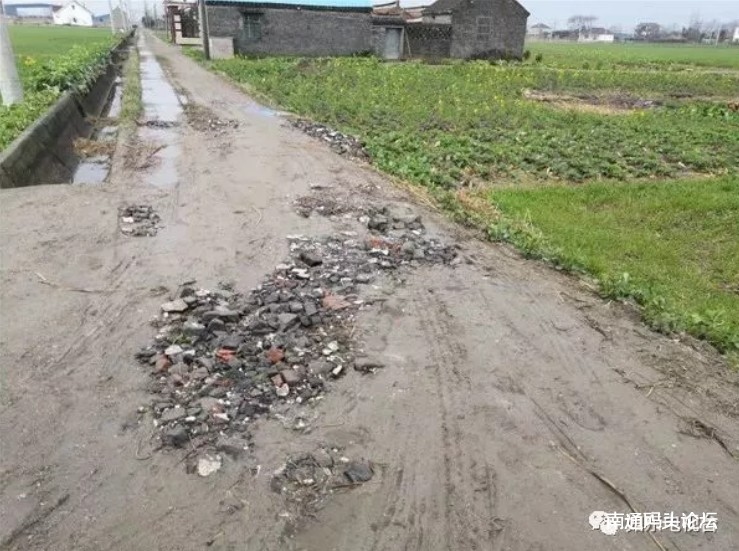 如东这个村里有条烂泥路，集资修路的钱已缴了3年，却未见动工？