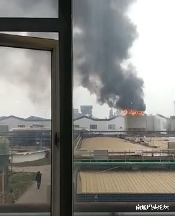 昨日，海安城南一工厂突发火灾，现场黑烟滚滚！起火详情已查明！