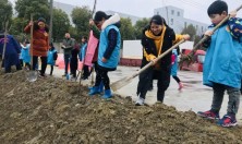 别等地球“流浪”了才感慨，海安这个村的孩子拿起铁锹冒雨行动！