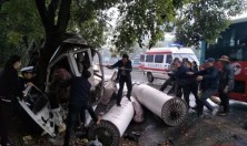 如皋丁堰：司机车祸中被困，警民联手齐心救援！