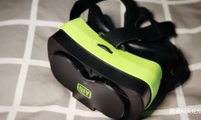 想了想还是把它请了出来，爱奇艺VR眼镜。